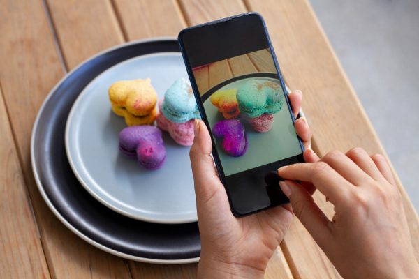 Virtual Treats: Desert Boxes in the Digital Age – A Tech-Forward Journey